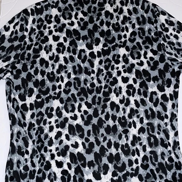 Leopard Print mock turtle neck Long Sleeve Top - Picture 4 of 9